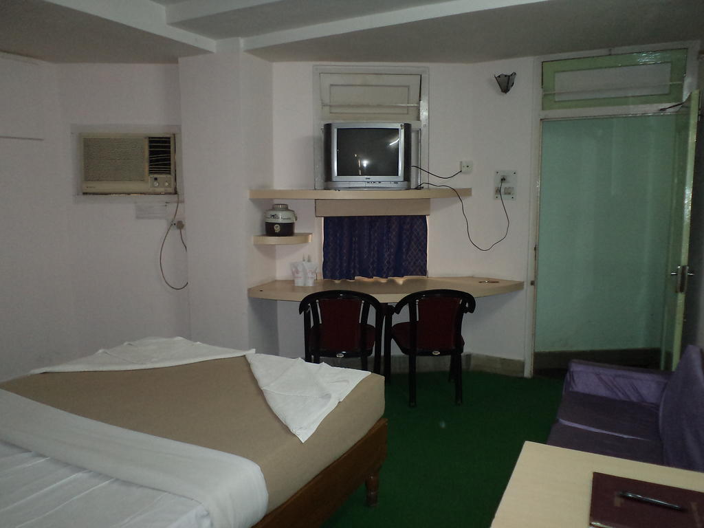 Hotel Mahalaxmi Indo Myanmar Guwahati Phòng bức ảnh