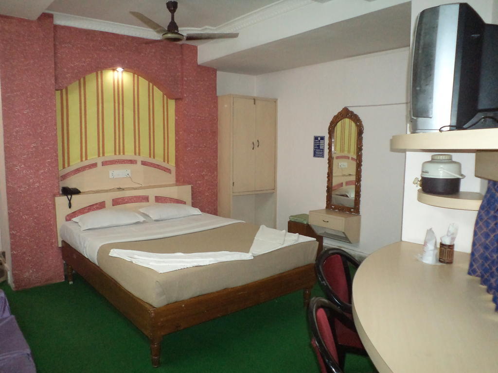 Hotel Mahalaxmi Indo Myanmar Guwahati Phòng bức ảnh
