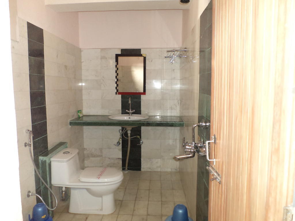 Hotel Mahalaxmi Indo Myanmar Guwahati Phòng bức ảnh