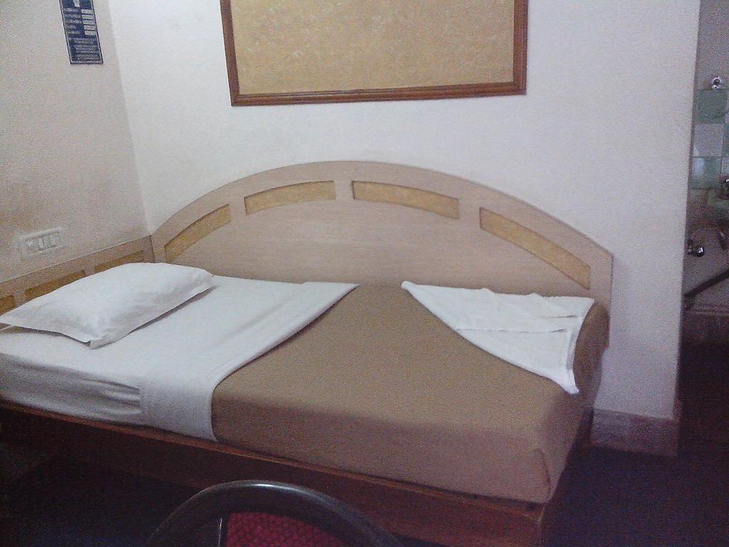 Hotel Mahalaxmi Indo Myanmar Guwahati Phòng bức ảnh